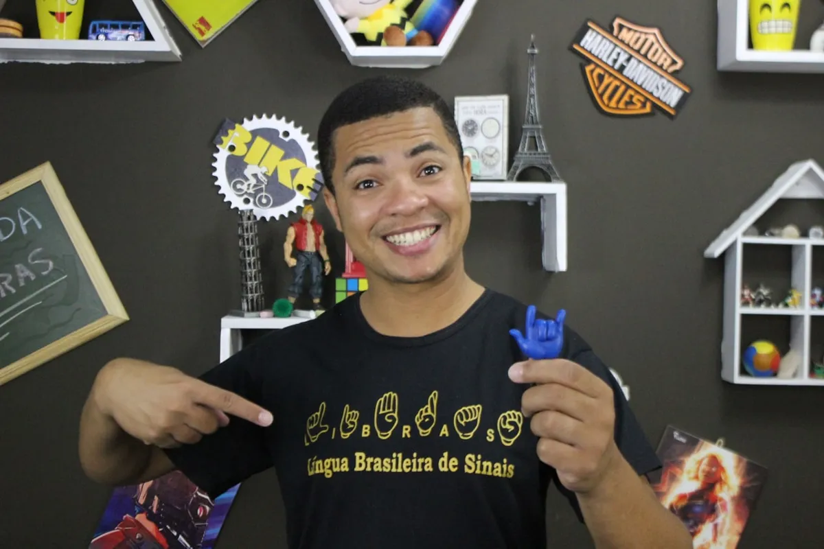 Capa: Libras Intensive: Baixe o Curso Completo de Rodrigo Timóteo!